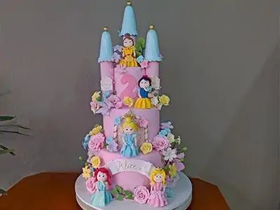Bolo princesas - happy birthday